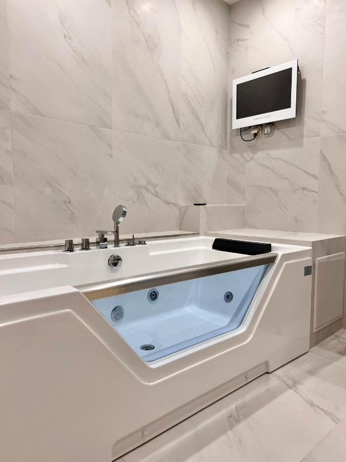 Sauna Et Bain Remous Dans Un Luxe - 4p Appartement