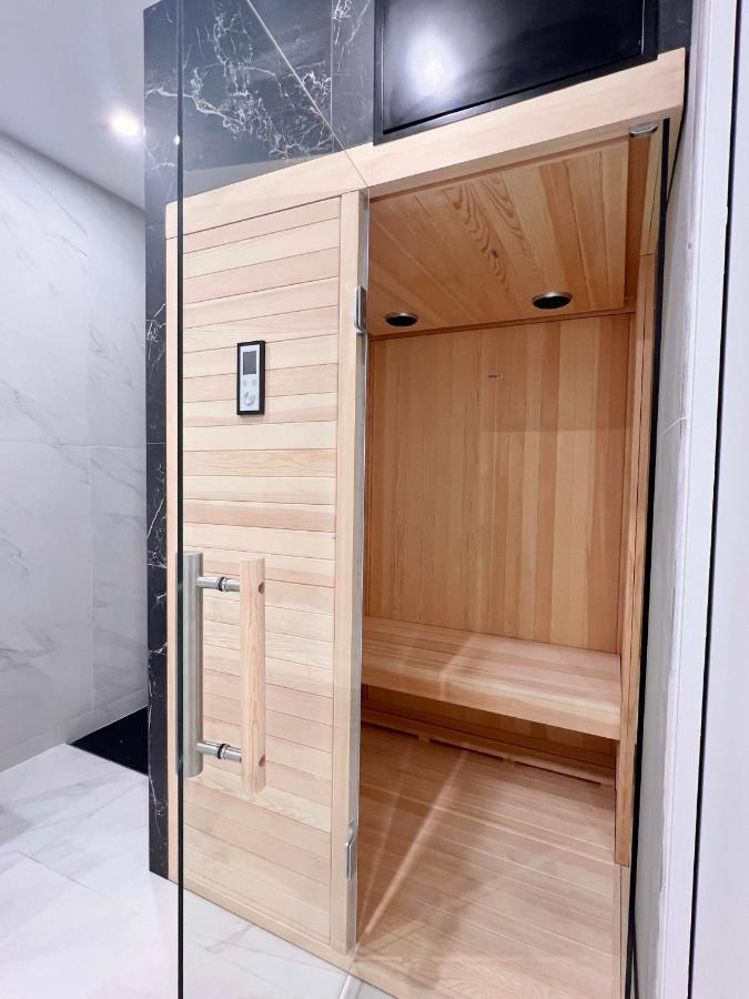 Sauna Et Bain Remous Dans Un Luxe - 4p * Parijs